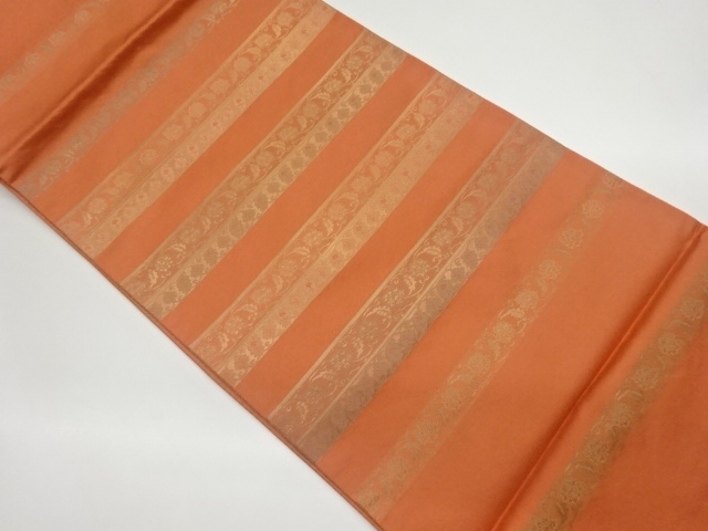 横段に花唐草模様織出し袋帯